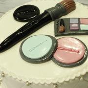 Tarta maquillaje,Tarta MAC,  tartas personalizadas madrid, tartas fondant madrid. tartas decoradas madrid