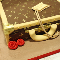Tarta Maleta Louis Vuitton 3D, tartas personalizadas madrid, tartas decoradas madrid; tartas fondant madrid, TheCakeProject, Reposteira Creativa