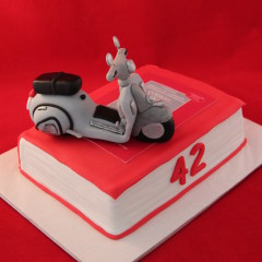 Tarta moto Vespa, tartas decoradas madrid, tartas personalizadas madrid, tartas fondant madrid, tartas moto, tartas hombres, tarta cumpleaños
