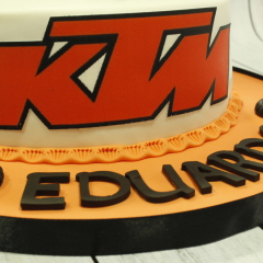 Tarta moto KTM, tartas decoradas madrid, tartas personalizadas madrid, tartas fondant madrid, tartas moto, tartas hombres, tarta cumpleaños
