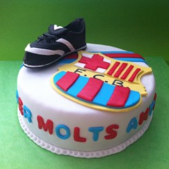 tartas personalizadas madrid, tartas decoradas madrid, tartas fondant madrid, tartas futbol, tarta escudo Real madrid, tarta balón futbol,